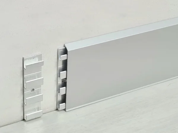 Алюминиевый плинтус Fezard Кабельный ALP-С70 Алюминий 70*10*2500 мм в Нижнекамске