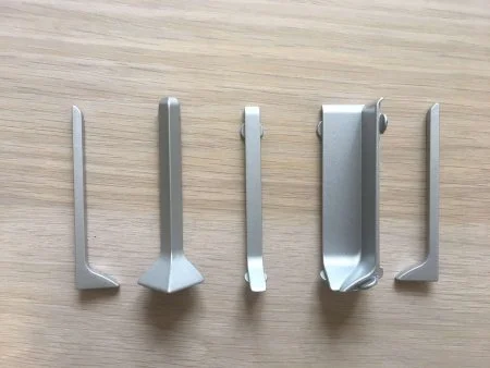 Наружный угол для плинтуса ЭлитПроф Плоский 80 (Алюм) в Нижнекамске