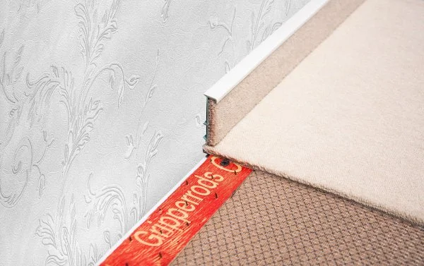 Плинтус для ковролина Korner Listwa 100 Белый 2,5м (50мм) в Нижнекамске