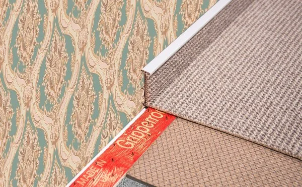 Плинтус для ковролина Korner Listwa 106 Светло-серый 2,5м (50мм) в Нижнекамске