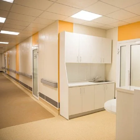 Коннелюрный односоставной плинтус Bonkeel Prof Серый (95х2700мм) в Нижнекамске