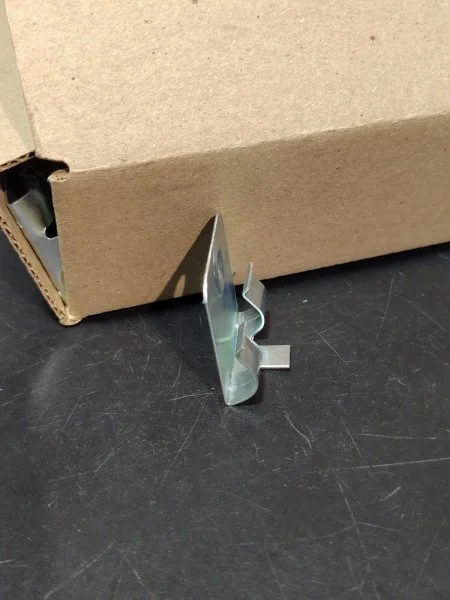 Клипсы к плинтусу MDF Bonkeel (50шт) в Нижнекамске