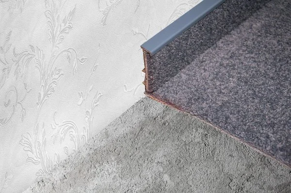 Плинтус для ковролина Korner Listwa 108 Графит 2,5м (50мм) в Нижнекамске