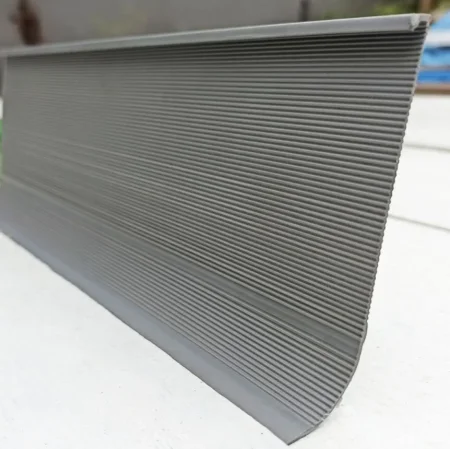 Коннелюрный односоставной плинтус Bonkeel Prof Серый (95х2700мм) в Нижнекамске