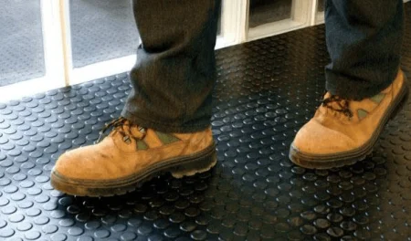 Противоскользящее резиновое покрытие Пятачки (1,0х10м) в Нижнекамске