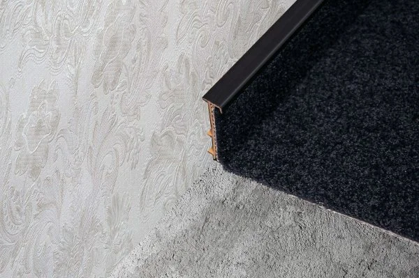 Плинтус для ковролина Korner Listwa 109 Черный 2,5м (50мм) в Нижнекамске